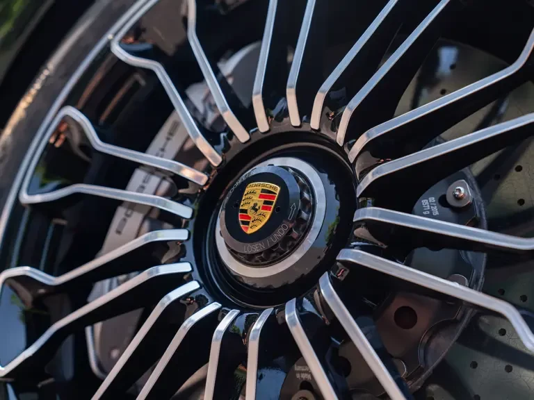2015 Porsche 918 Spyder - Image 19 of 31