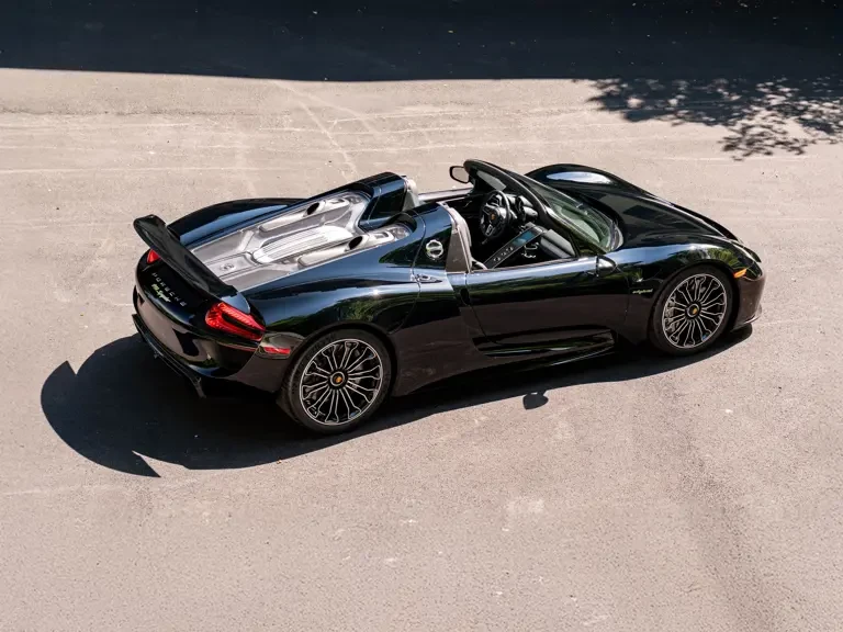 2015 Porsche 918 Spyder - Image 13 of 31