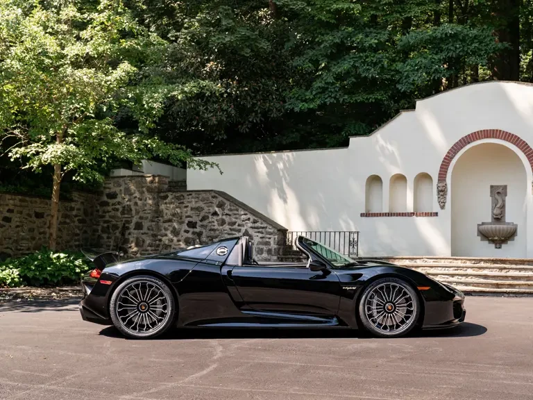 2015 Porsche 918 Spyder - Image 8 of 31