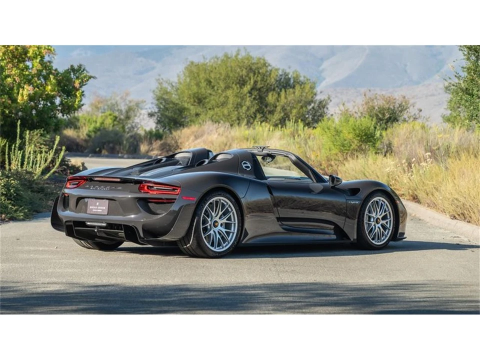 2015 Porsche 918 Spyder - Image 16 of 31