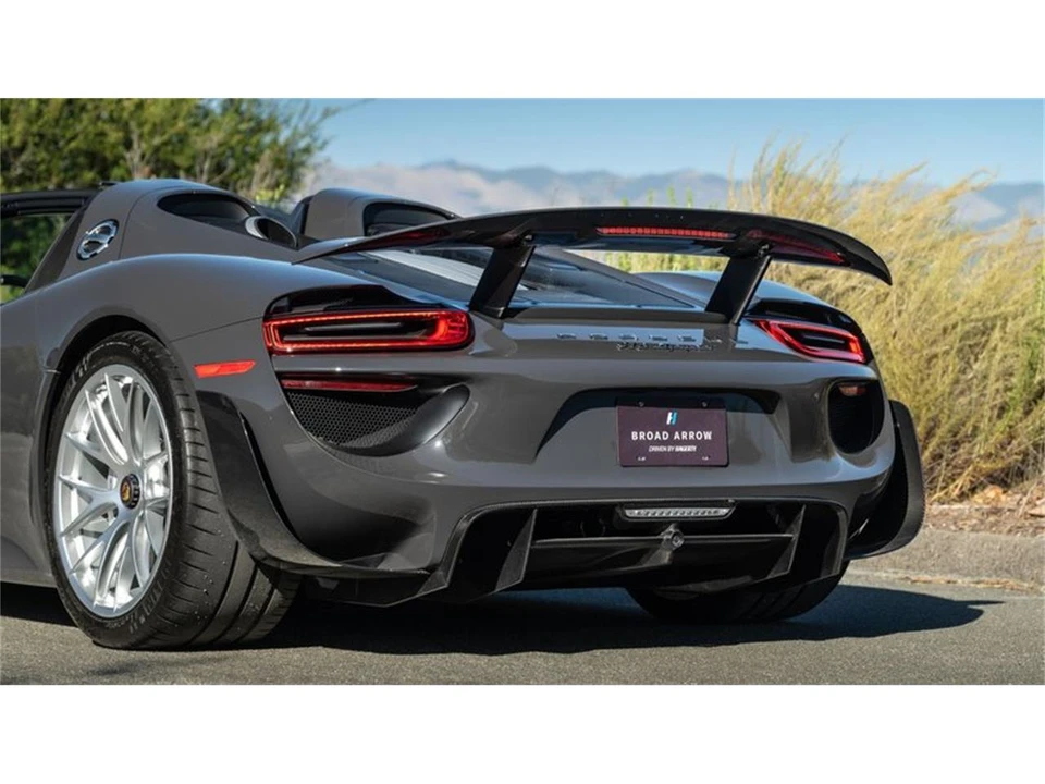 2015 Porsche 918 Spyder - Image 21 of 31