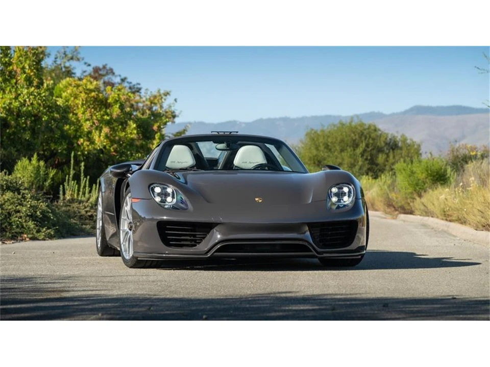 2015 Porsche 918 Spyder - Image 12 of 31