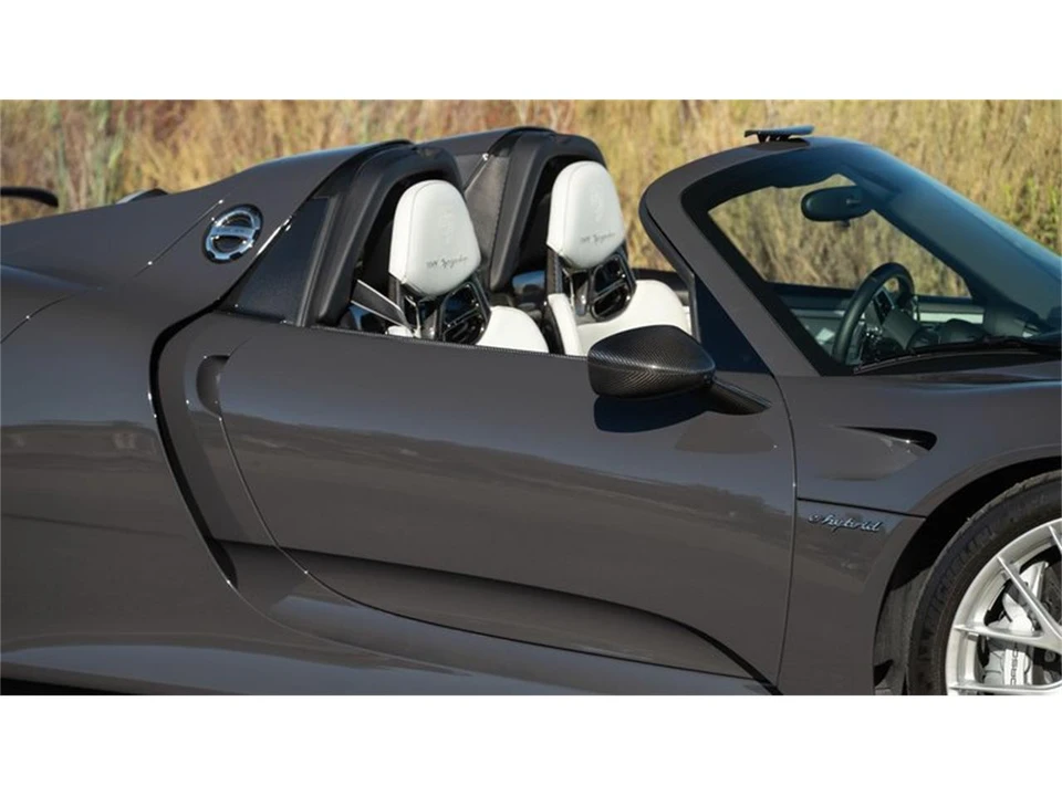 2015 Porsche 918 Spyder - Image 27 of 31