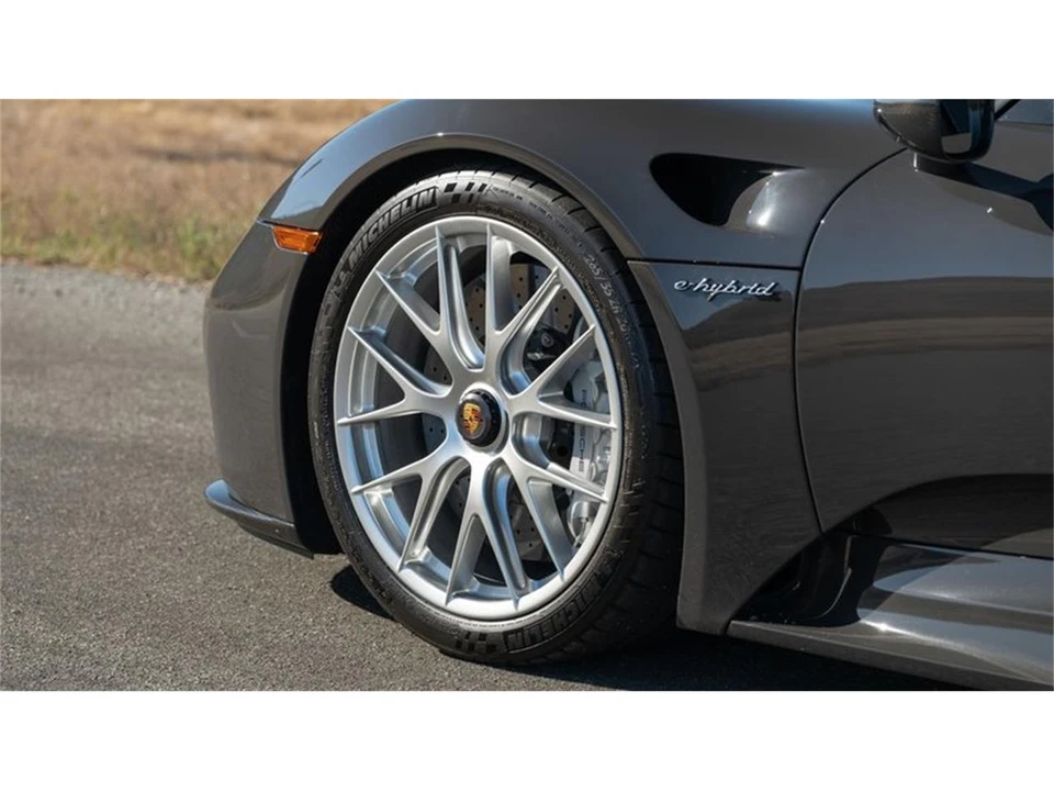 2015 Porsche 918 Spyder - Image 18 of 31