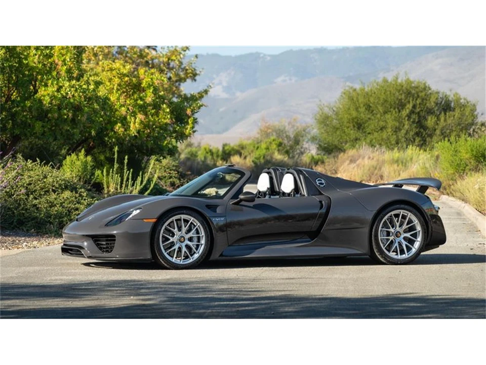 2015 Porsche 918 Spyder - Image 13 of 31
