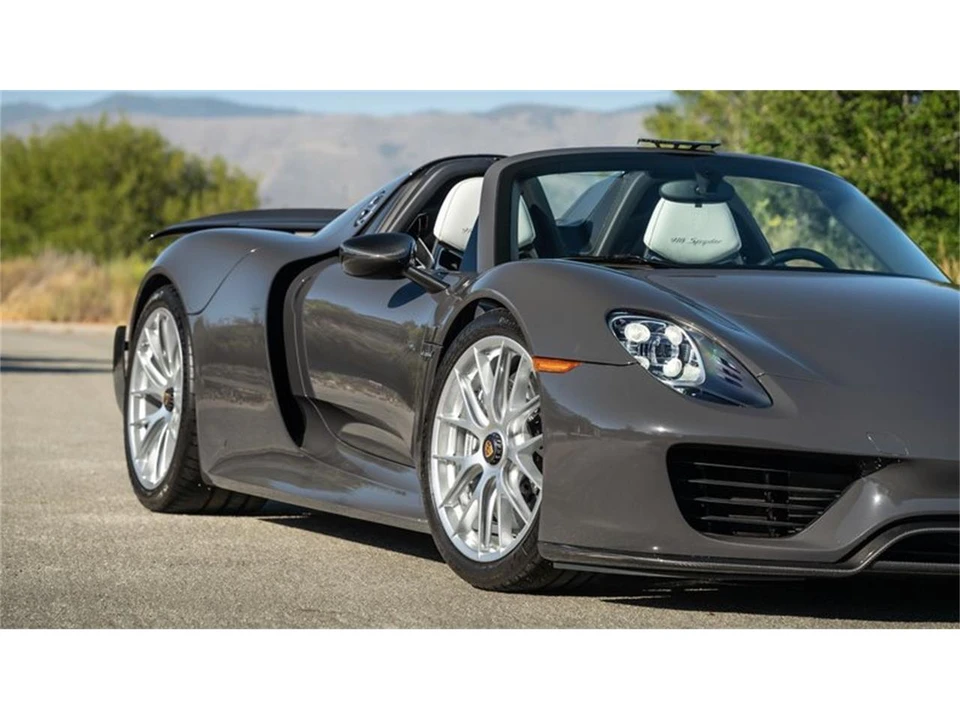 2015 Porsche 918 Spyder - Image 23 of 31