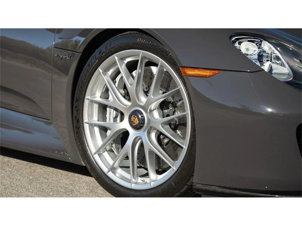 2015 Porsche 918 Spyder - Image 28 of 31