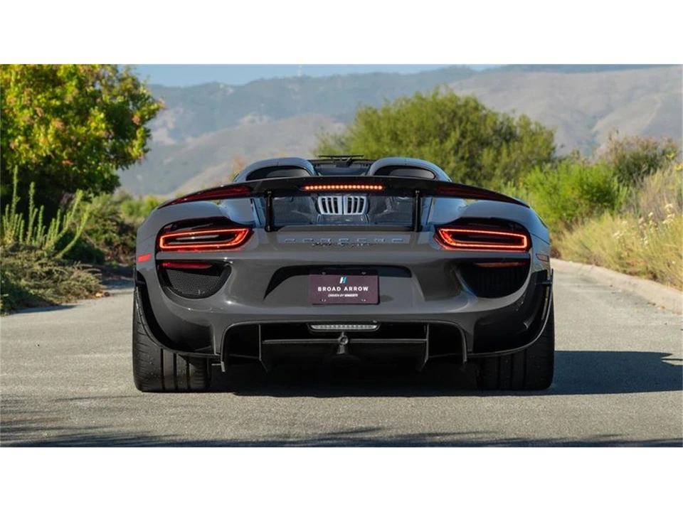 2015 Porsche 918 Spyder - Image 8 of 31