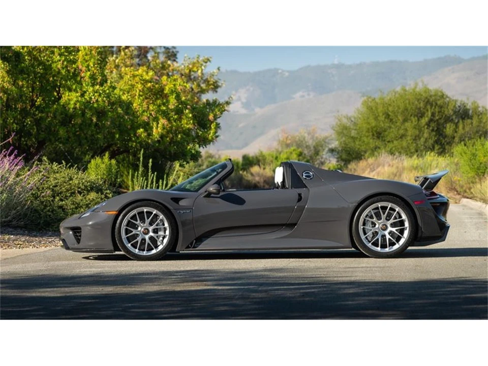 2015 Porsche 918 Spyder - Image 14 of 31