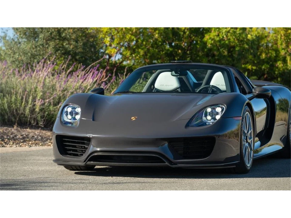 2015 Porsche 918 Spyder - Image 24 of 31