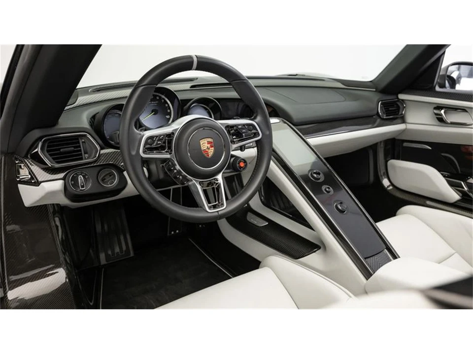 2015 Porsche 918 Spyder - Image 9 of 31