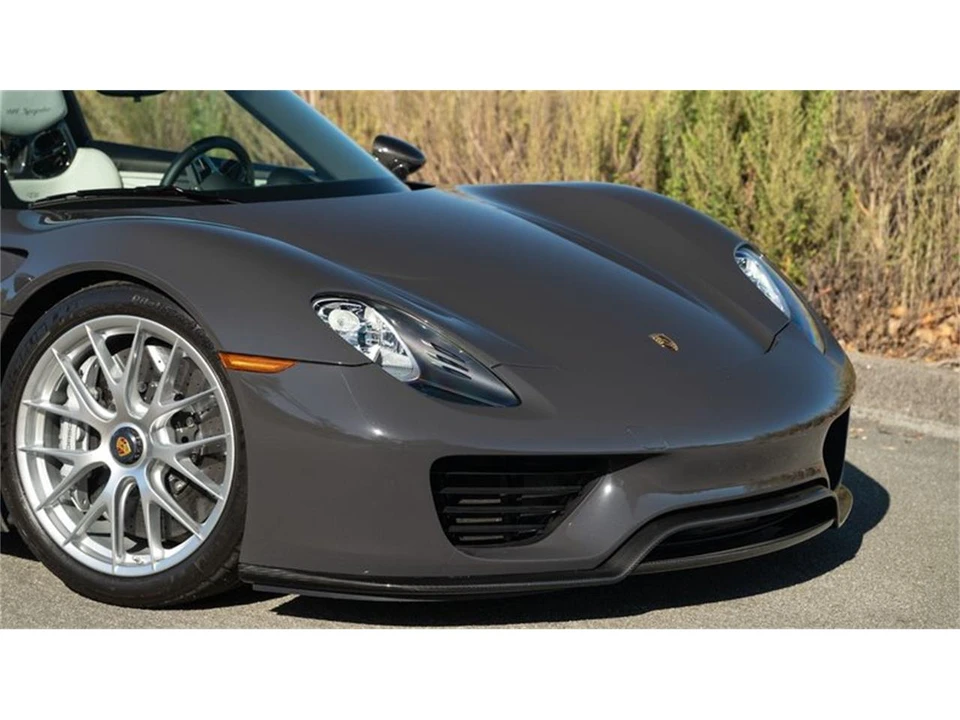2015 Porsche 918 Spyder - Image 29 of 31