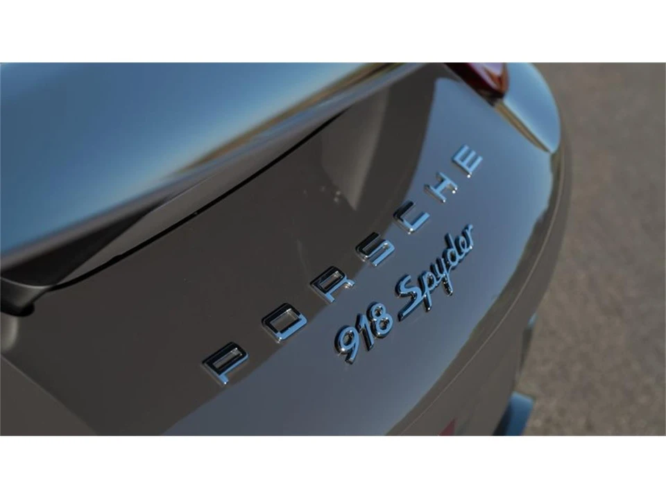 2015 Porsche 918 Spyder - Image 4 of 31