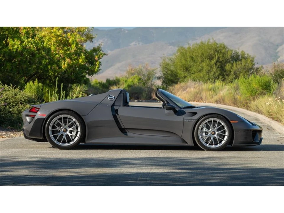 2015 Porsche 918 Spyder - Image 15 of 31