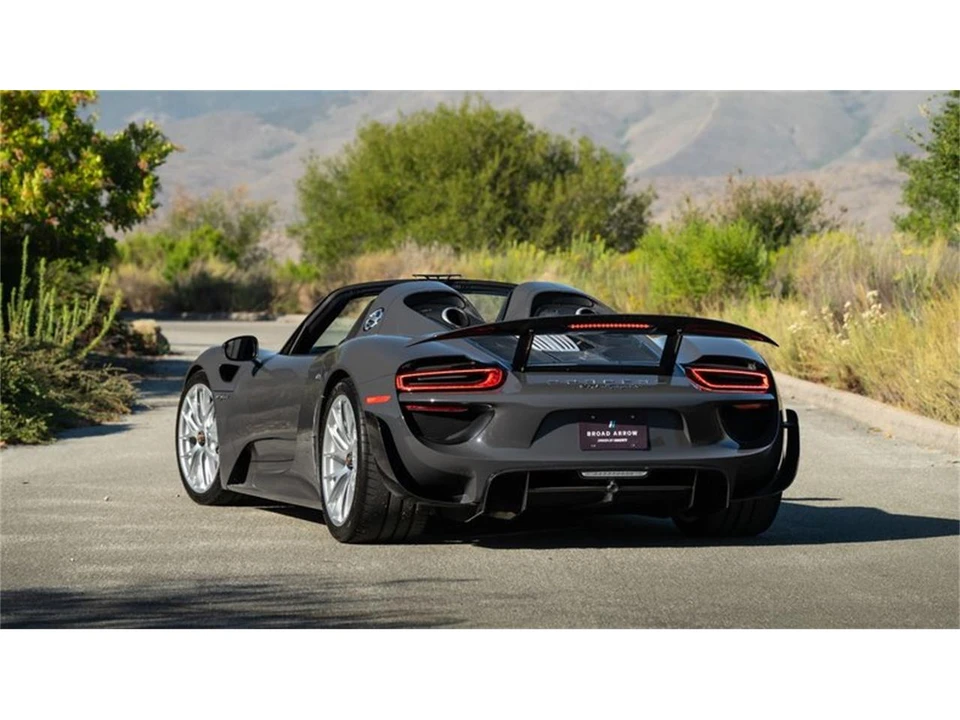2015 Porsche 918 Spyder - Image 20 of 31