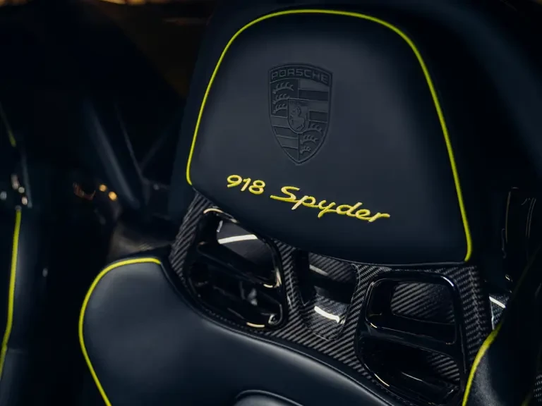 2015 Porsche 918 Spyder - Image 20 of 31