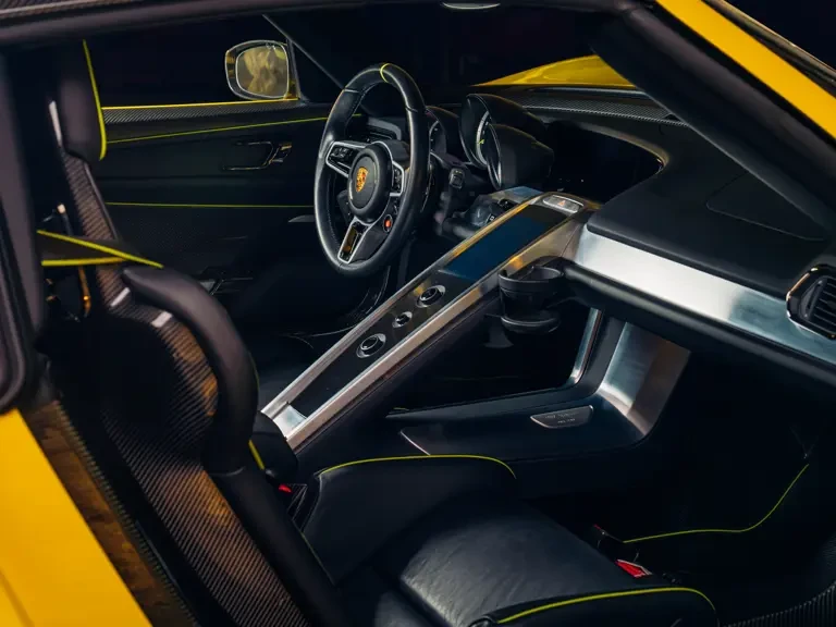 2015 Porsche 918 Spyder - Image 13 of 31