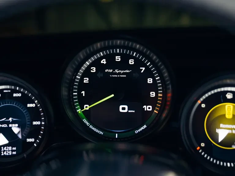 2015 Porsche 918 Spyder - Image 16 of 31