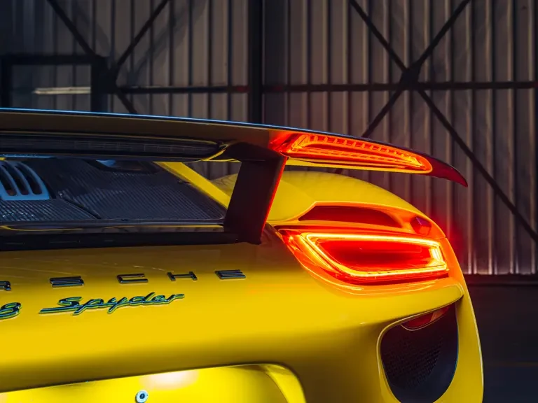 2015 Porsche 918 Spyder - Image 28 of 31