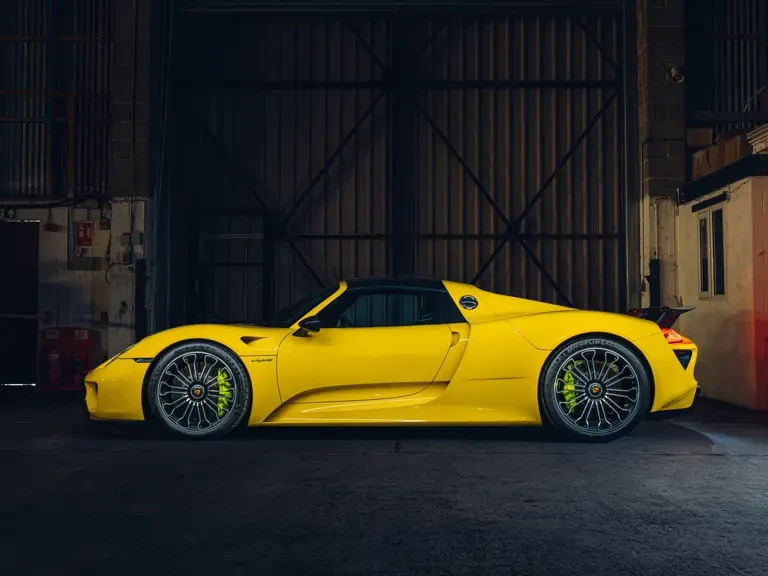 2015 Porsche 918 Spyder - Image 11 of 31