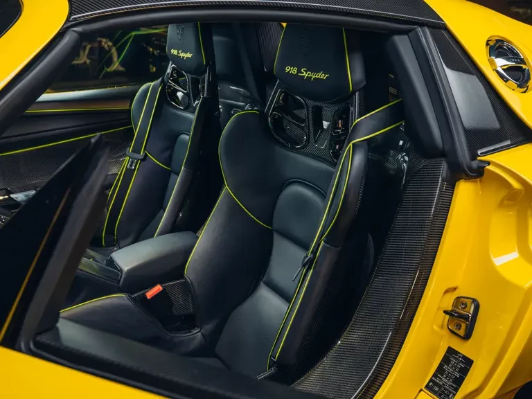 2015 Porsche 918 Spyder - Image 25 of 31