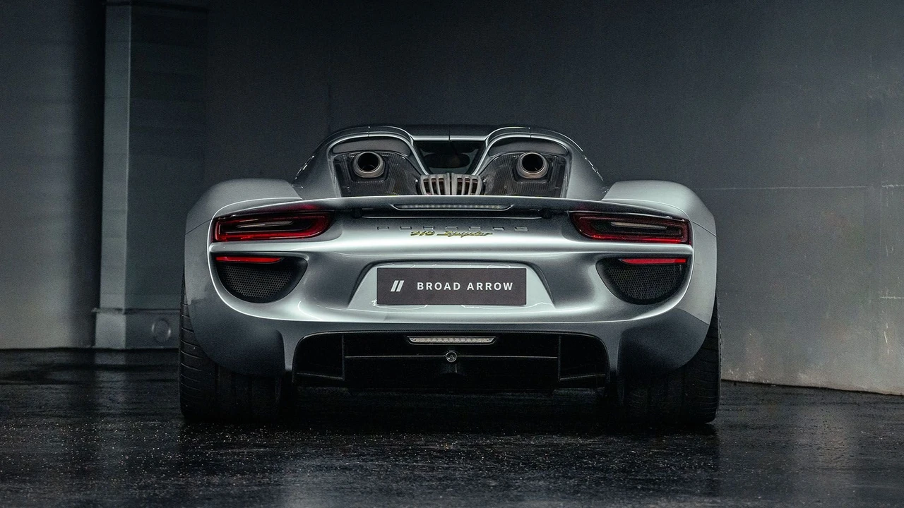 2015 Porsche 918 Spyder - Image 5 of 31