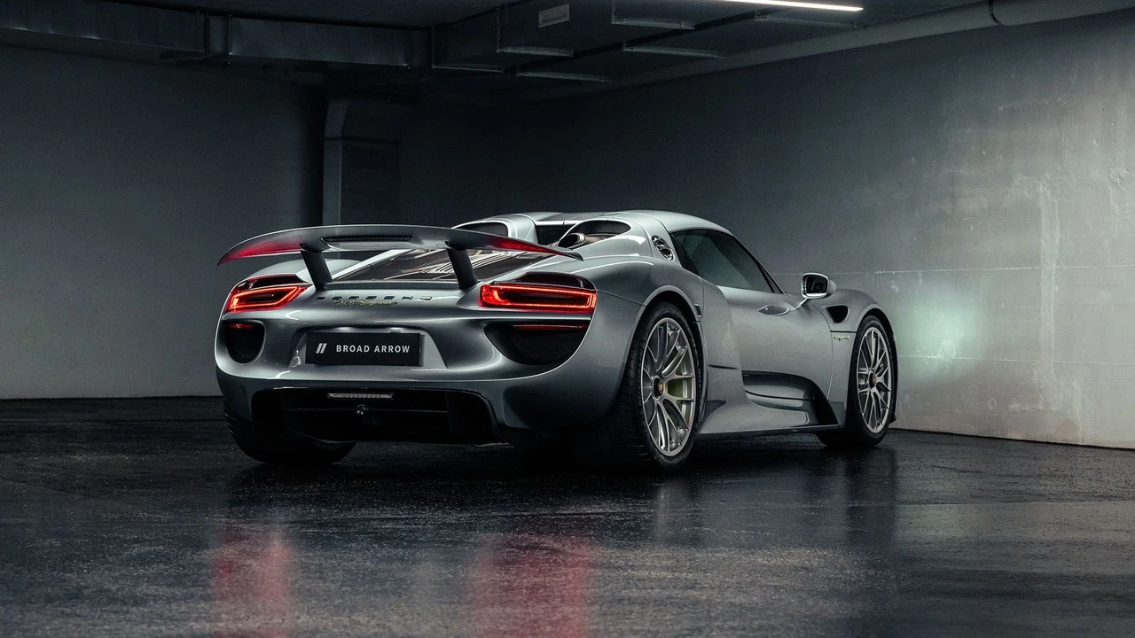 2015 Porsche 918 Spyder - Image 19 of 31