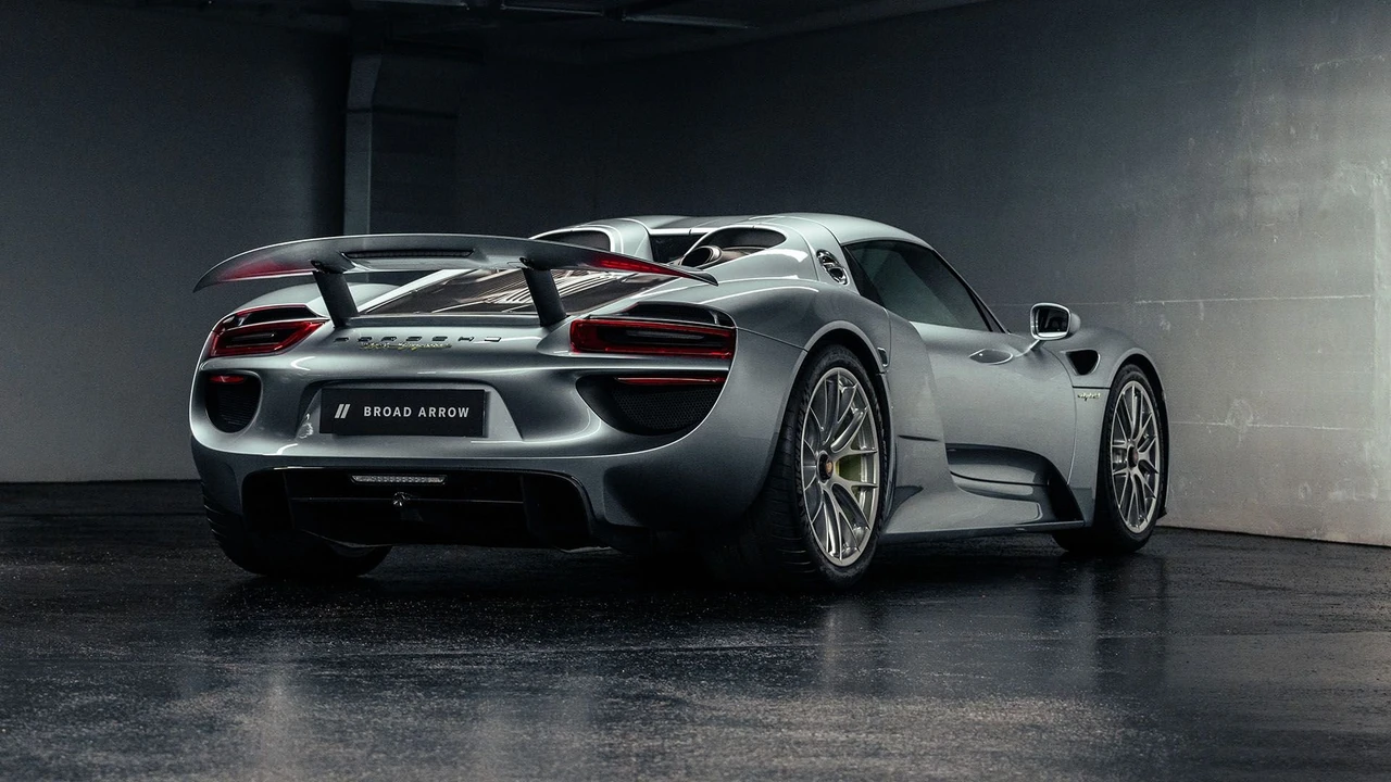 2015 Porsche 918 Spyder - Image 2 of 31