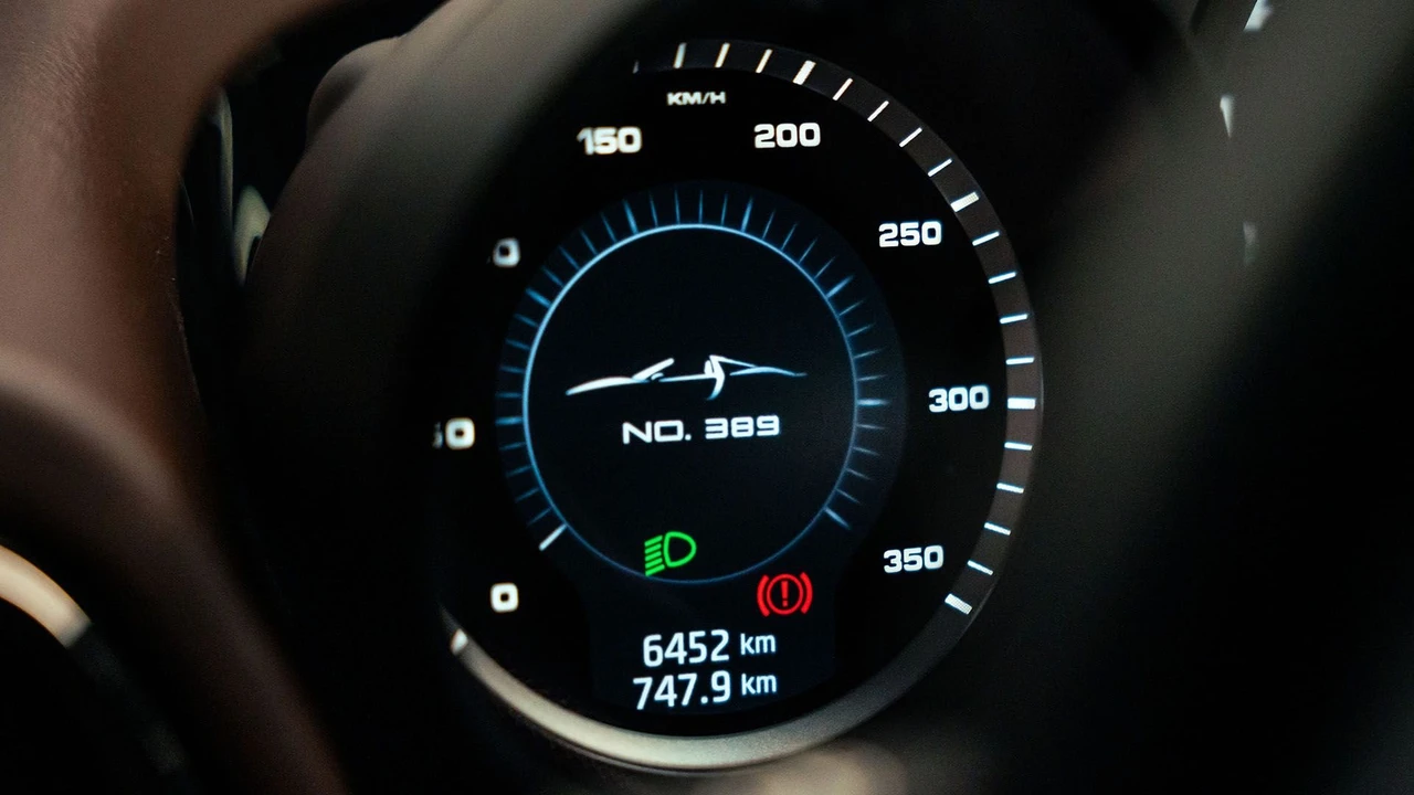 2015 Porsche 918 Spyder - Image 8 of 31