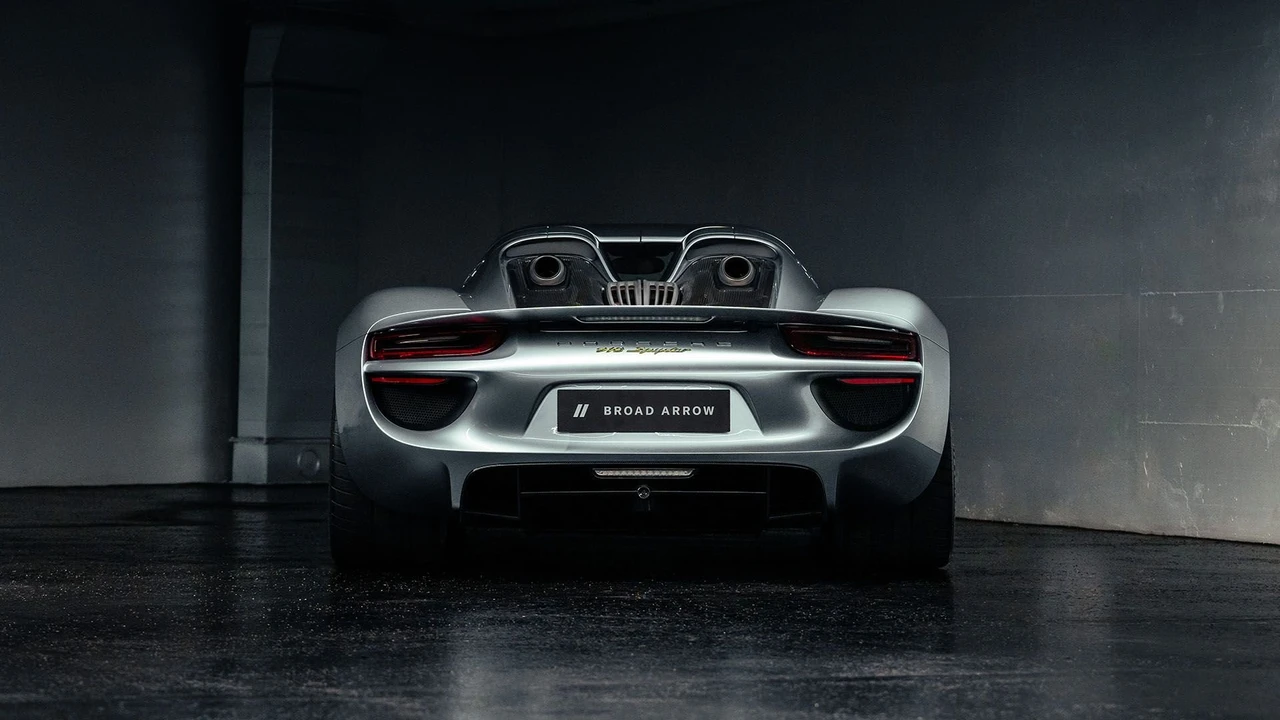 2015 Porsche 918 Spyder - Image 21 of 31