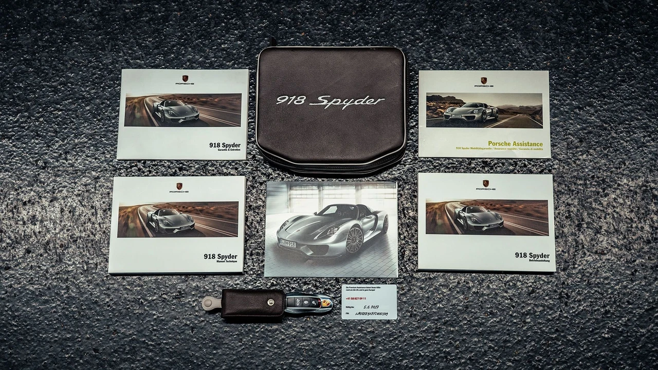 2015 Porsche 918 Spyder - Image 7 of 31