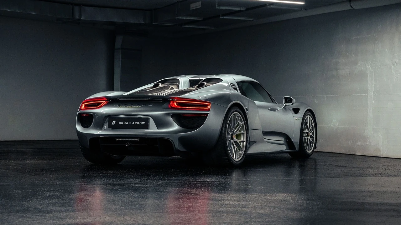 2015 Porsche 918 Spyder - Image 22 of 31