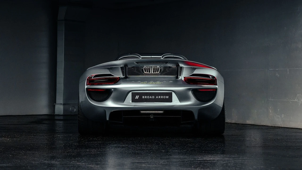 2015 Porsche 918 Spyder - Image 23 of 31
