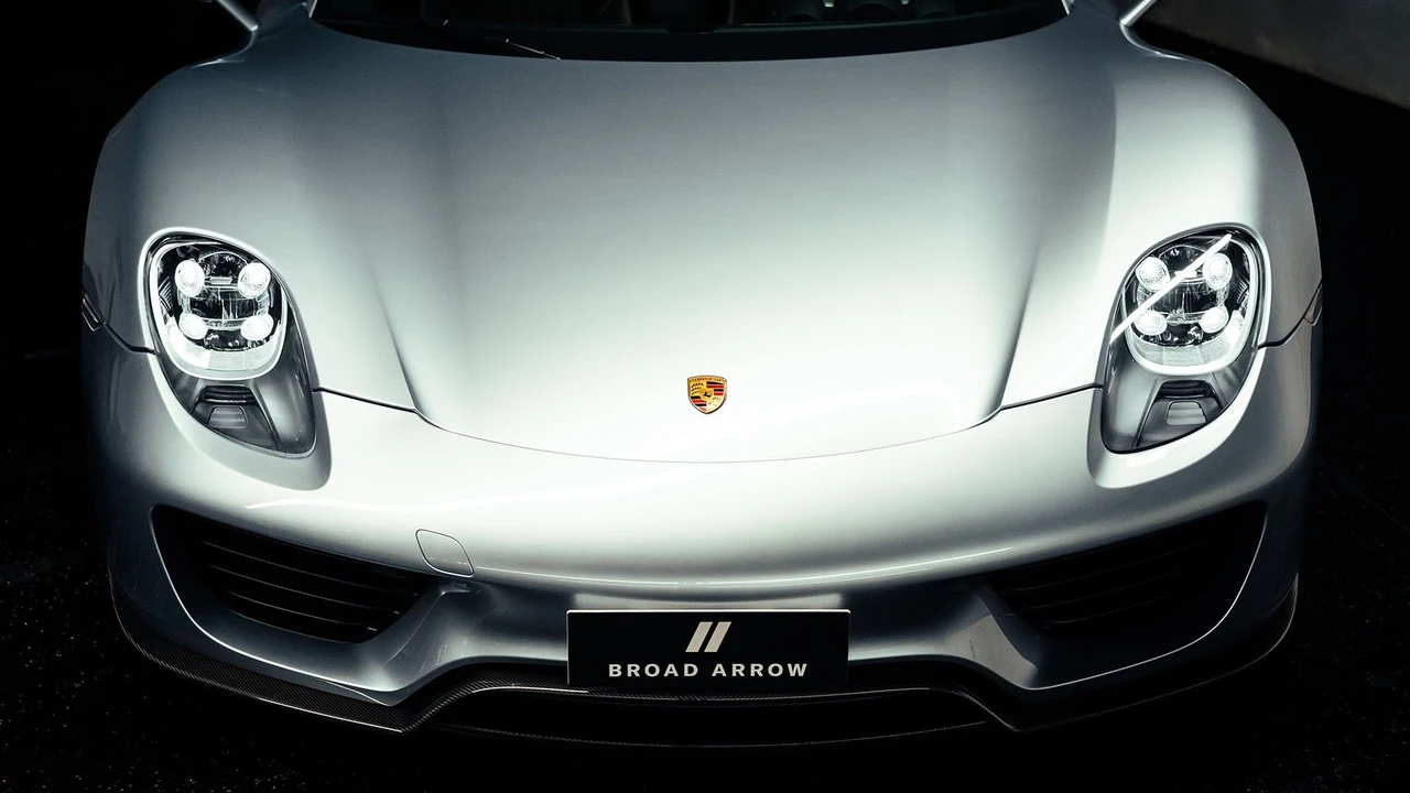 2015 Porsche 918 Spyder - Image 27 of 31