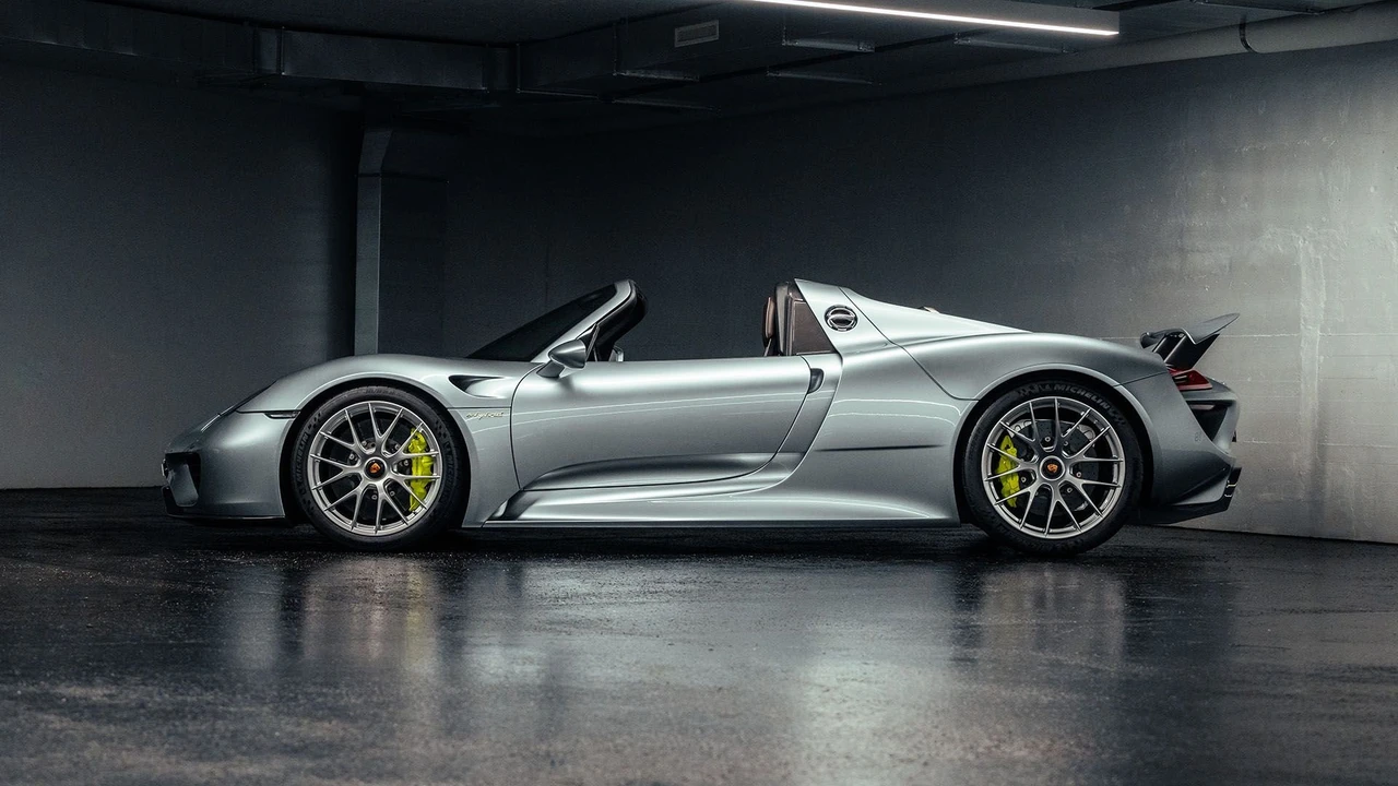 2015 Porsche 918 Spyder - Image 3 of 31