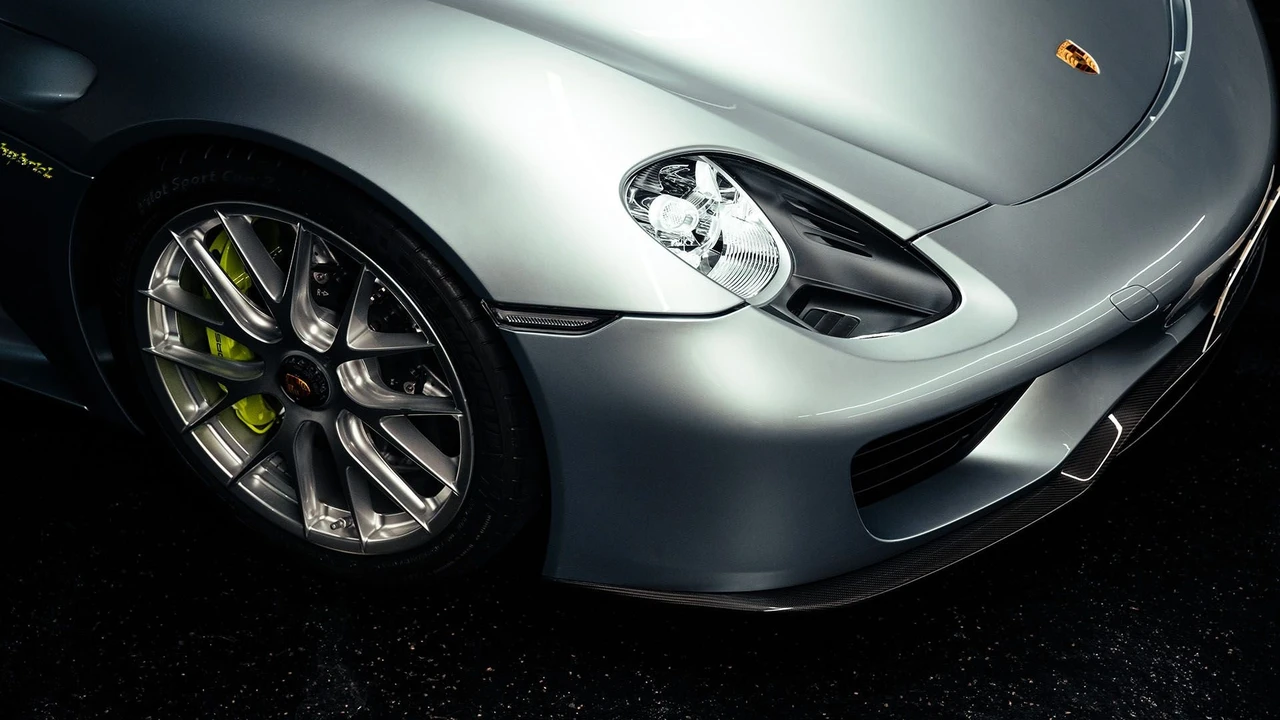 2015 Porsche 918 Spyder - Image 30 of 31