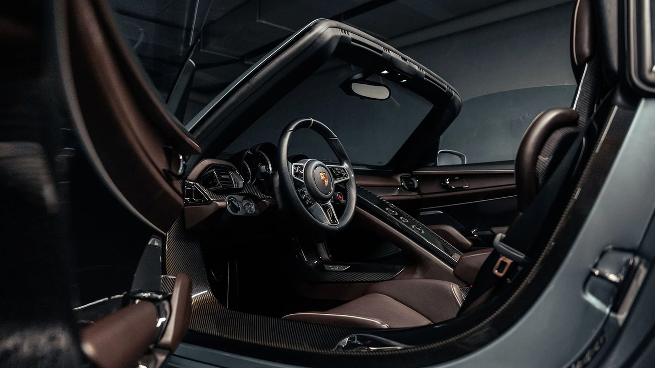 2015 Porsche 918 Spyder - Image 6 of 31