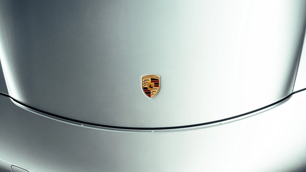 2015 Porsche 918 Spyder - Image 28 of 31