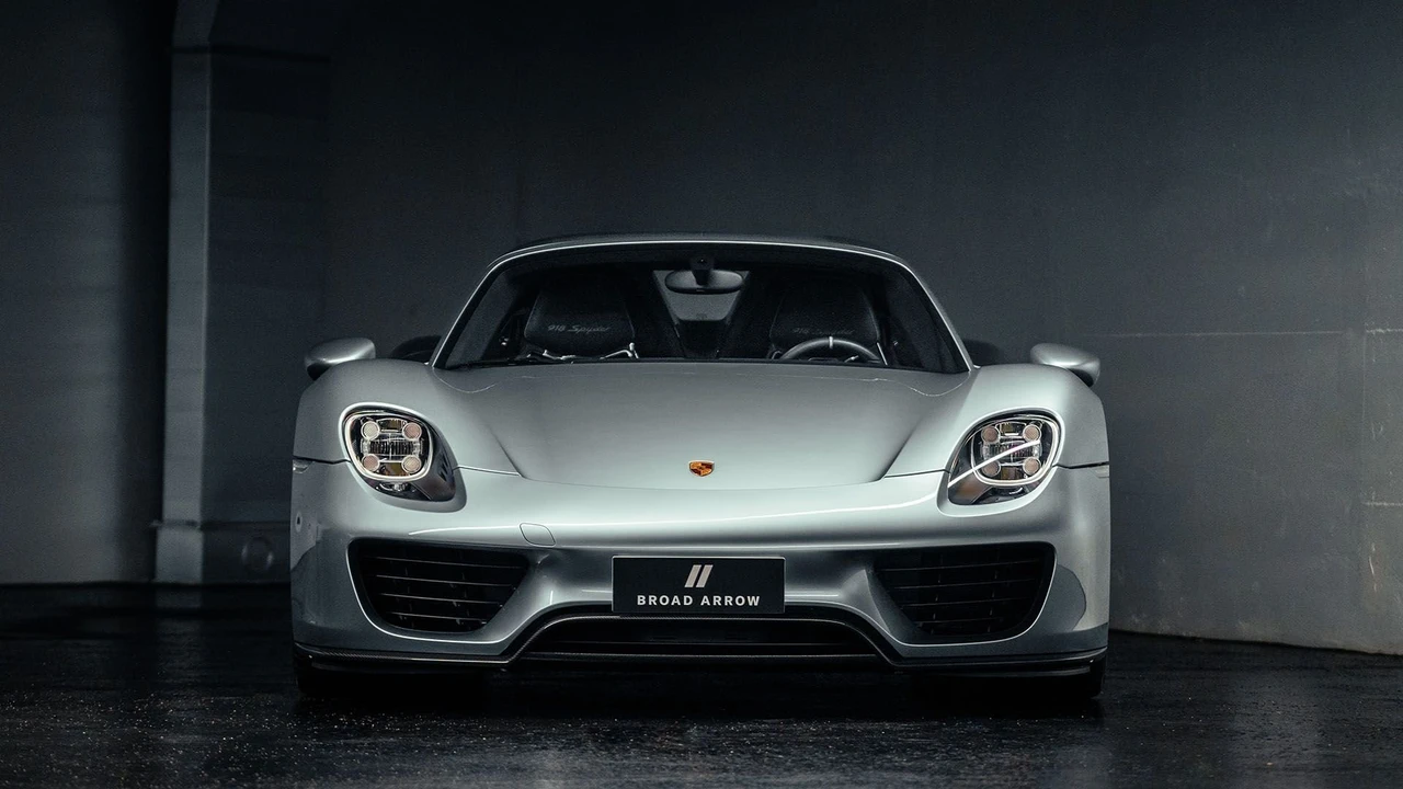 2015 Porsche 918 Spyder - Image 4 of 31