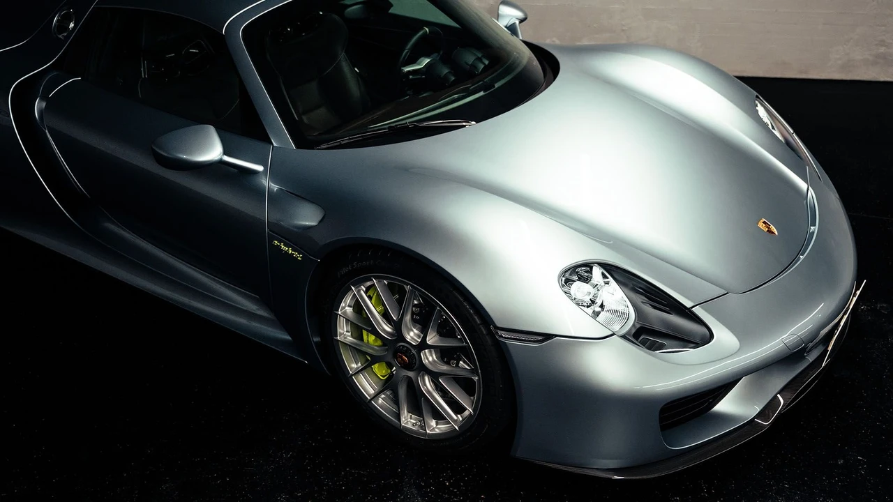 2015 Porsche 918 Spyder - Image 31 of 31