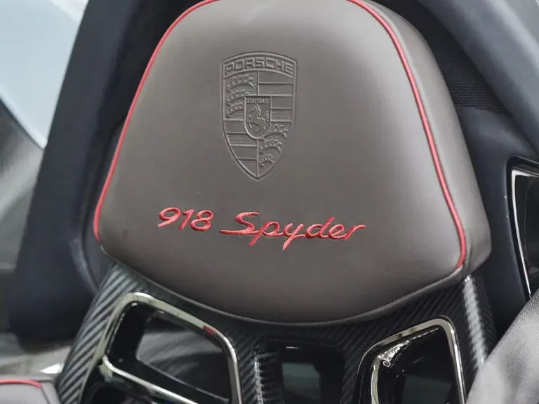 2015 Porsche 918 Spyder - Image 13 of 23
