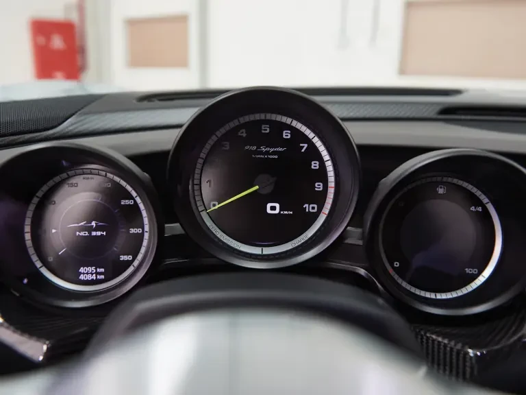 2015 Porsche 918 Spyder - Image 11 of 23