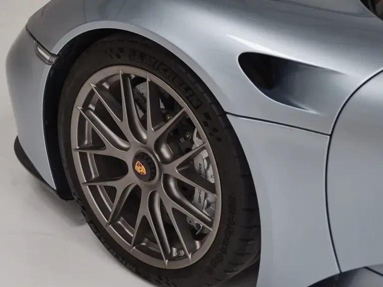 2015 Porsche 918 Spyder - Image 14 of 23