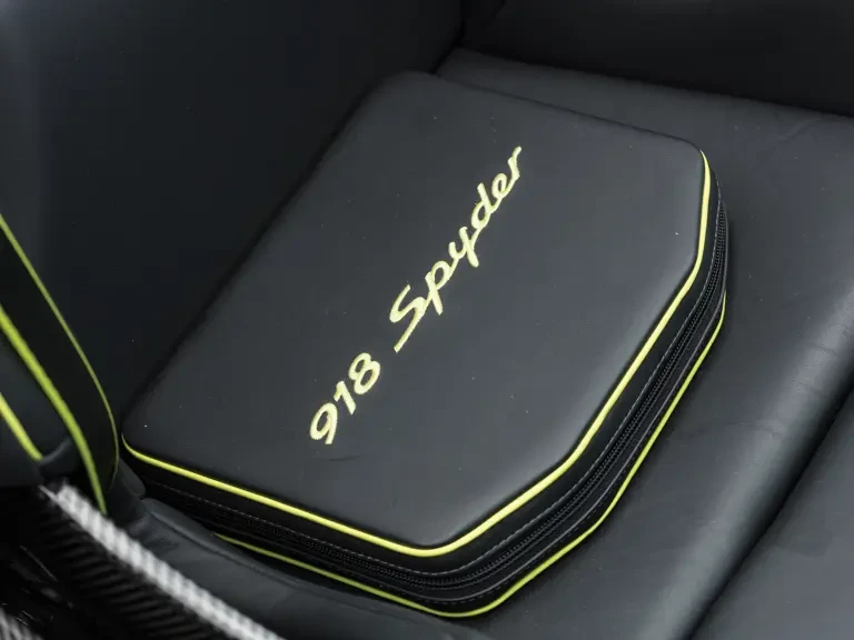 2015 Porsche 918 Spyder - Image 19 of 31