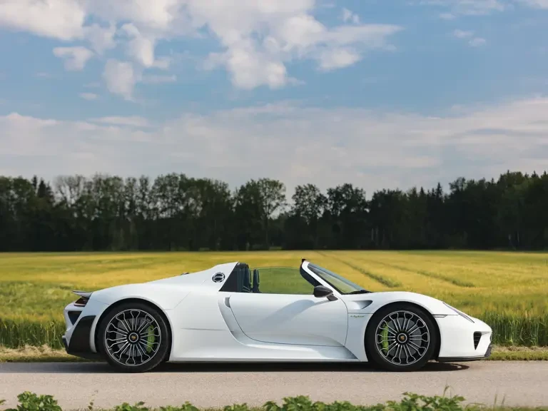 2015 Porsche 918 Spyder - Image 6 of 31