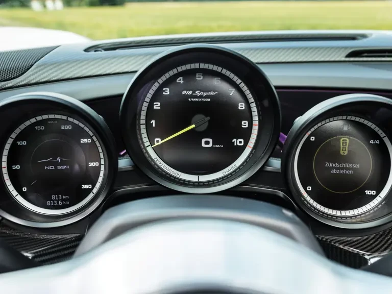 2015 Porsche 918 Spyder - Image 14 of 31