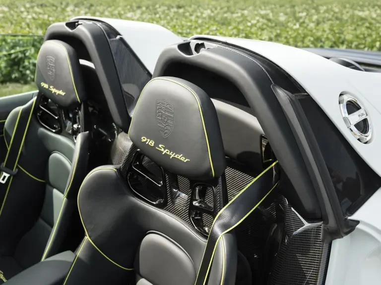 2015 Porsche 918 Spyder - Image 21 of 31