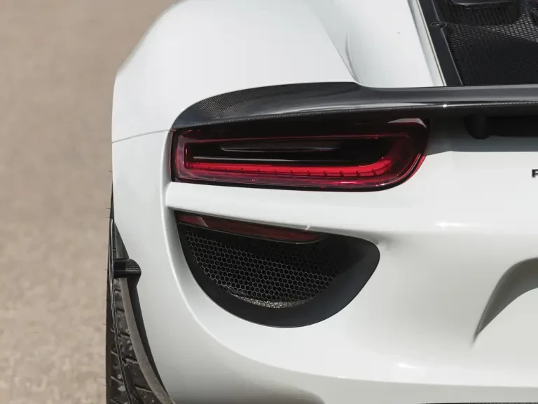 2015 Porsche 918 Spyder - Image 27 of 31