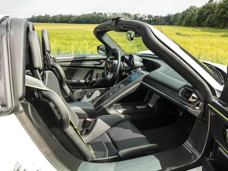 2015 Porsche 918 Spyder - Image 11 of 31