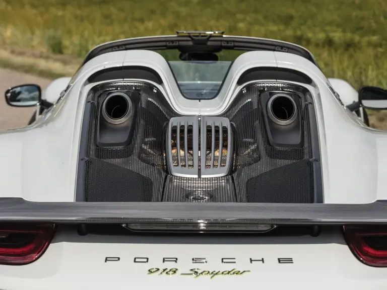 2015 Porsche 918 Spyder - Image 4 of 31